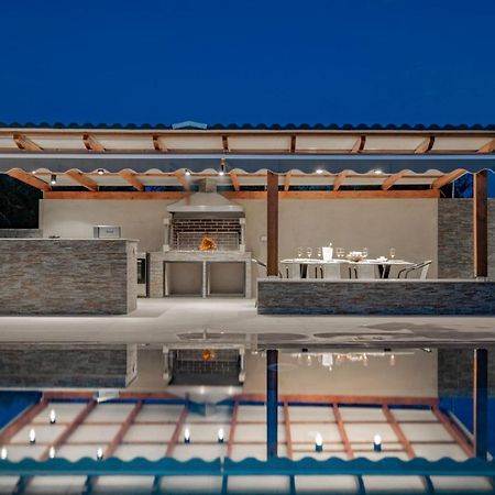 Antonia Villa - Luxurious Serenity With Private Pool, By Zantewize Kalipádo Kültér fotó