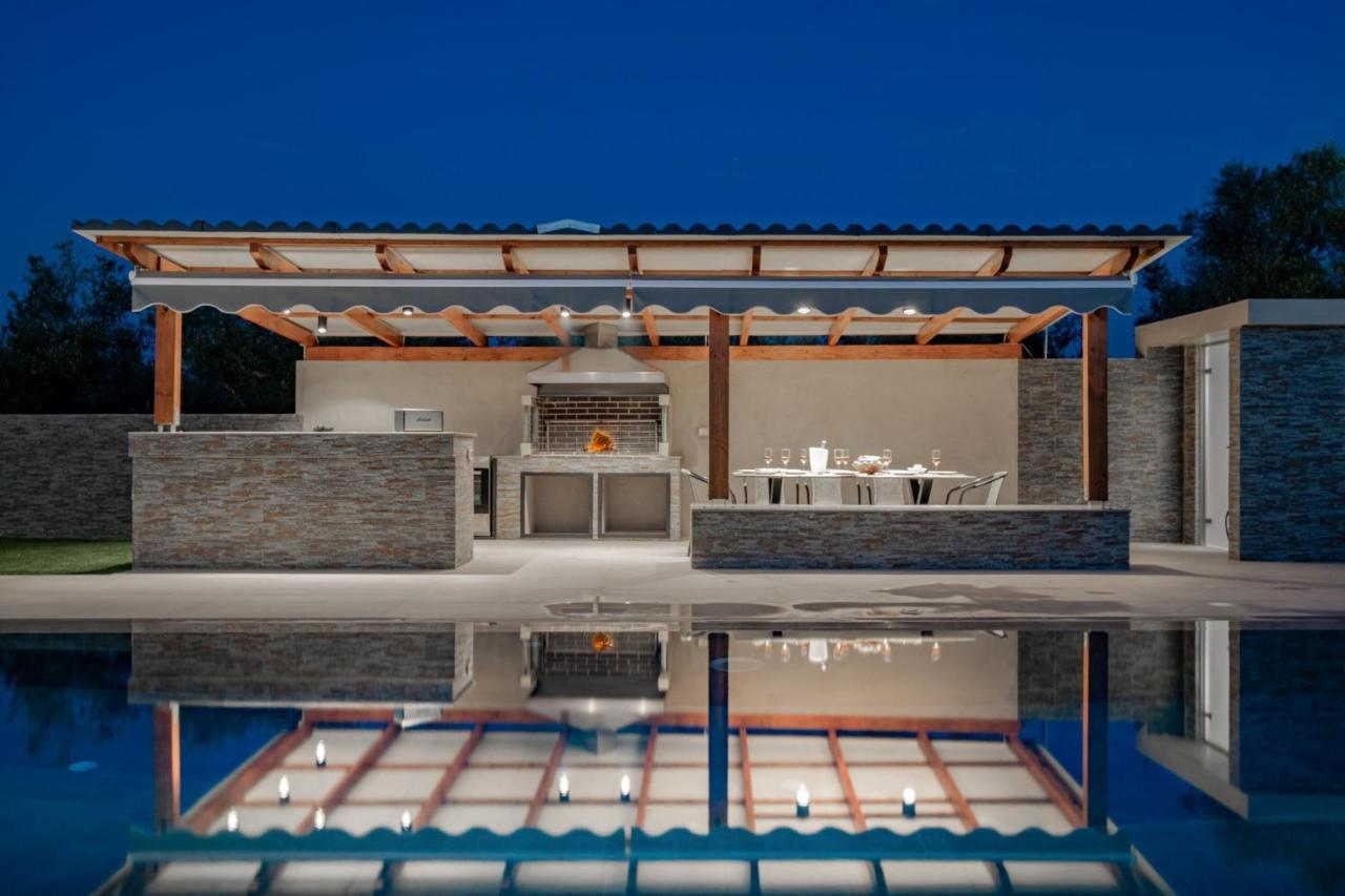 Antonia Villa - Luxurious Serenity With Private Pool, By Zantewize Kalipádo Kültér fotó